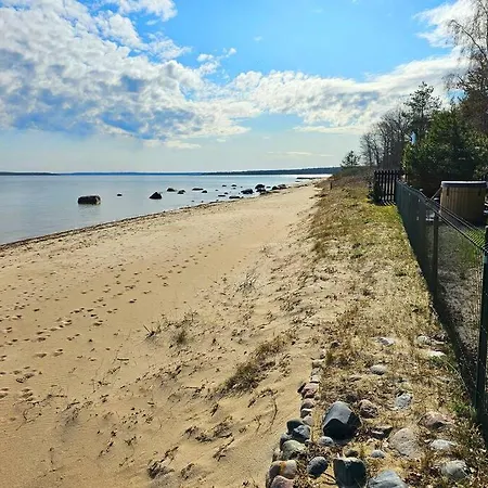 Puhkemaja Rannamaja Kuemblustuenni & Saunaga *