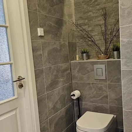 Rannamaja Kuemblustuenni & Saunaga بيت للعطل Haapse