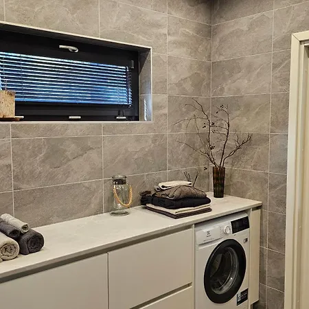 Rannamaja Kuemblustuenni & Saunaga *