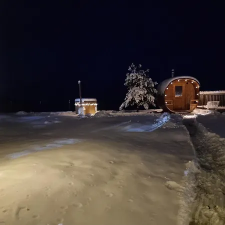 Rannamaja Kuemblustuenni & Saunaga بيت للعطل *