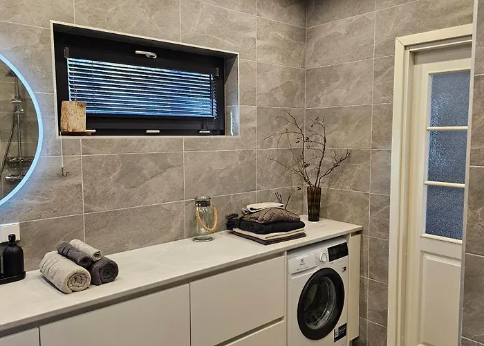 Rannamaja Kuemblustuenni & Saunaga *