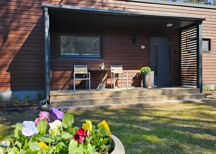 Rannamaja Kuemblustuenni & Saunaga *